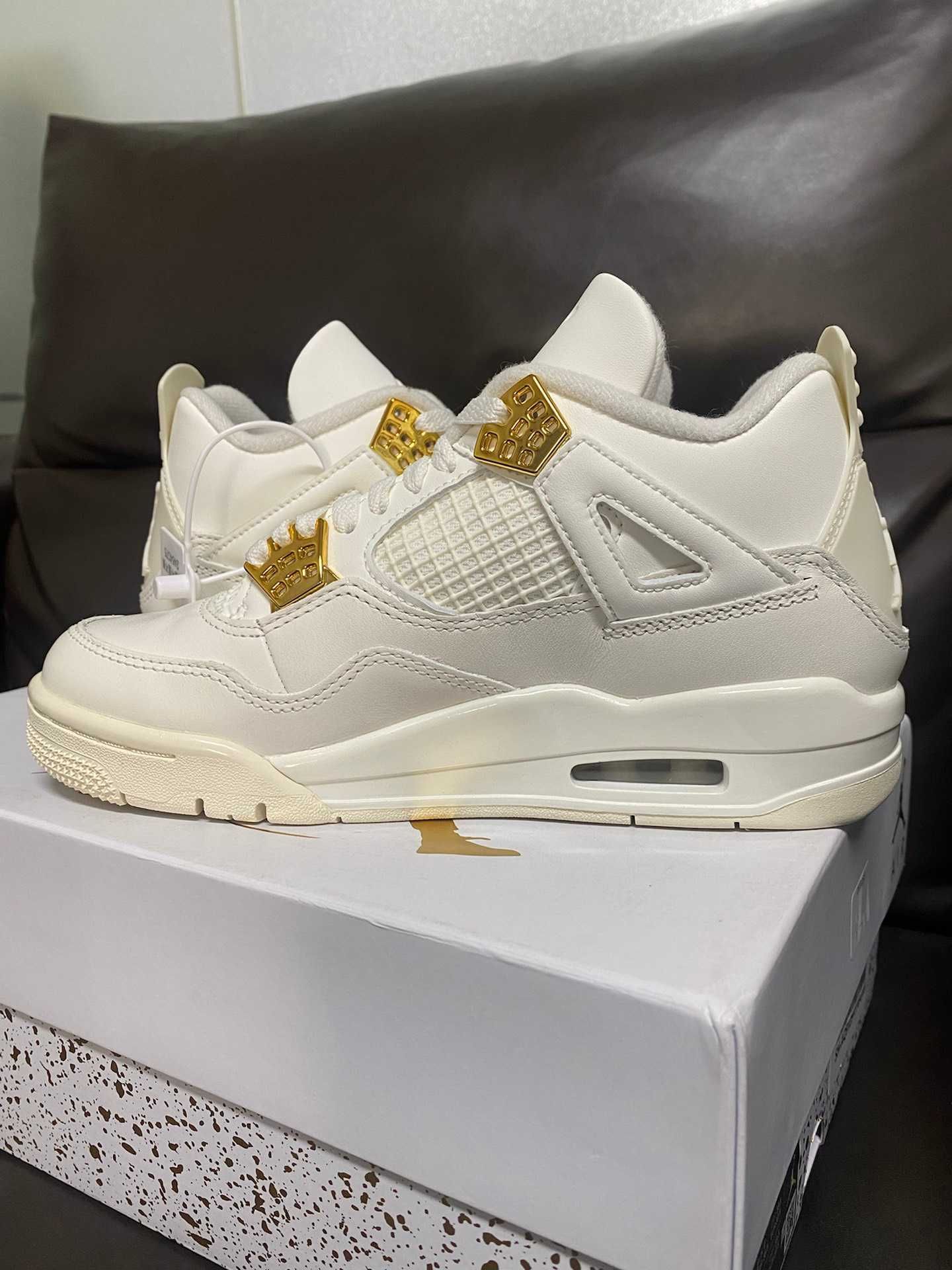 Jordan 4 Retro Metaliczne złoto Buty codzienne nowe z metką R.38