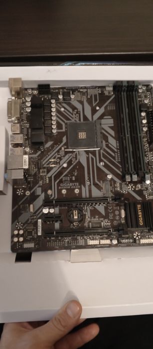 Не рабочая материнская плата Gigabyte b450m ds3h