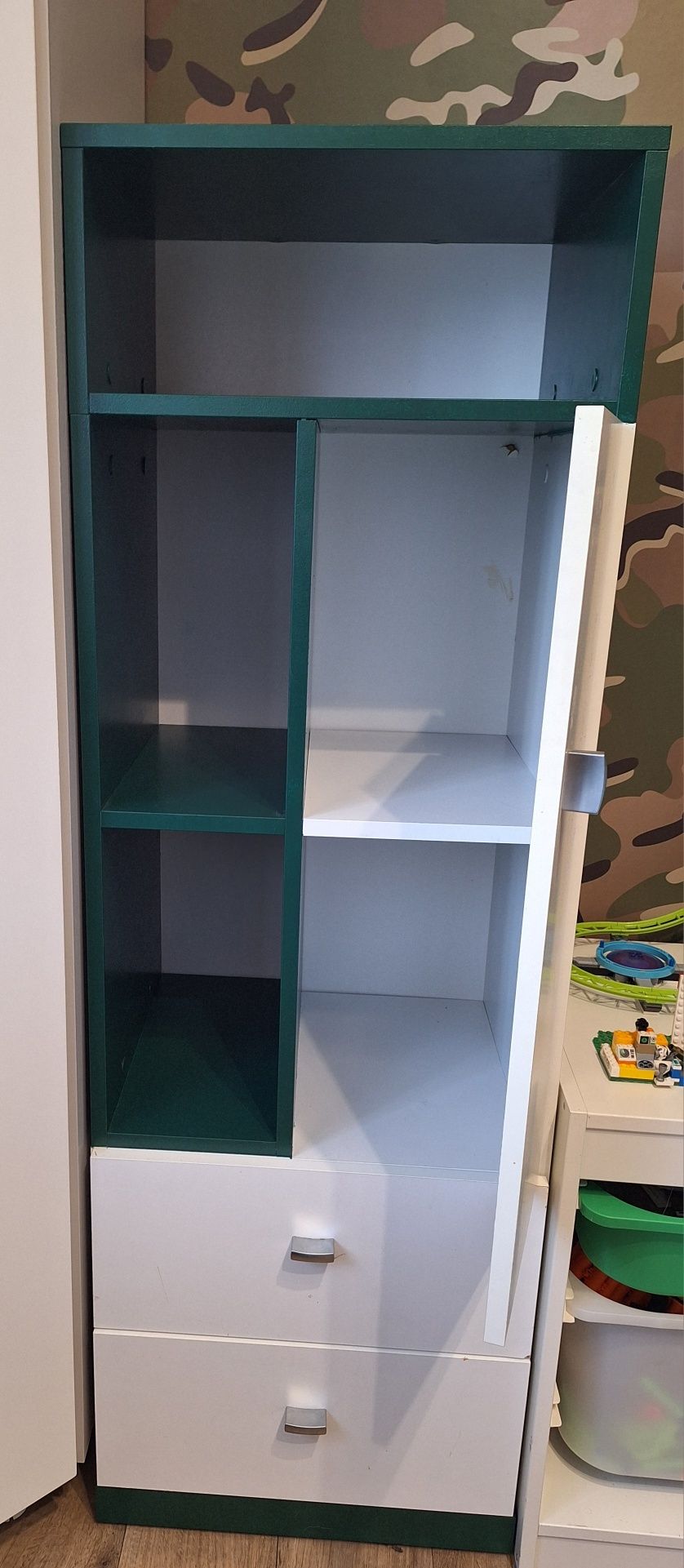 Biurko i regał do pokoju dziecka
