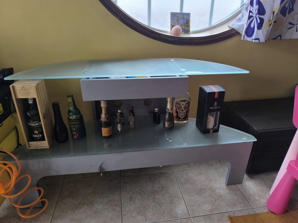 Rack de Vidro com Prateleiras – Ideal para Bar ou TV