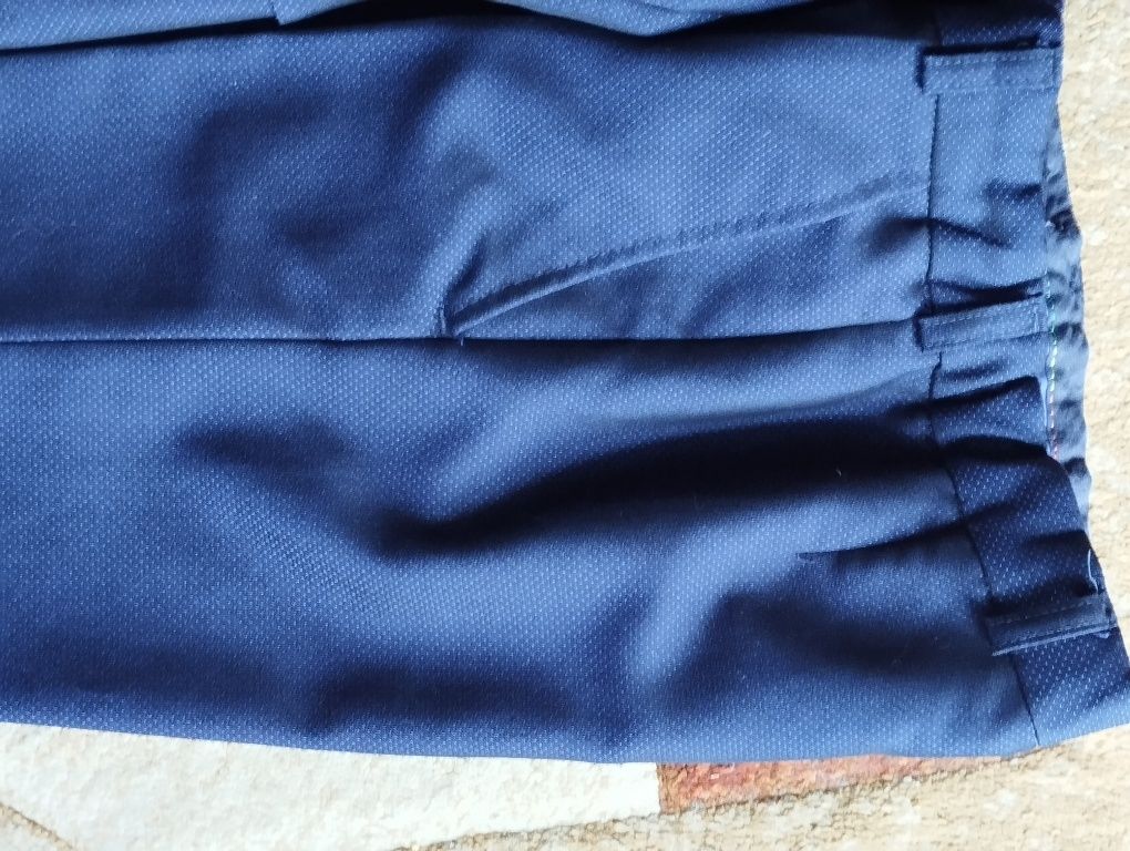 Sprzedam garnitur chłopięcy w rozmiarze 134 cm