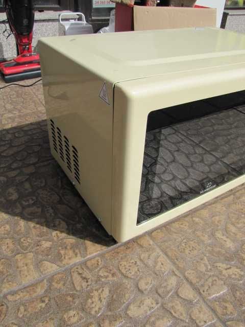 Fine Dinesty Kuchenka mikrofalowa mikrofalówka retro kremowa Klarstein