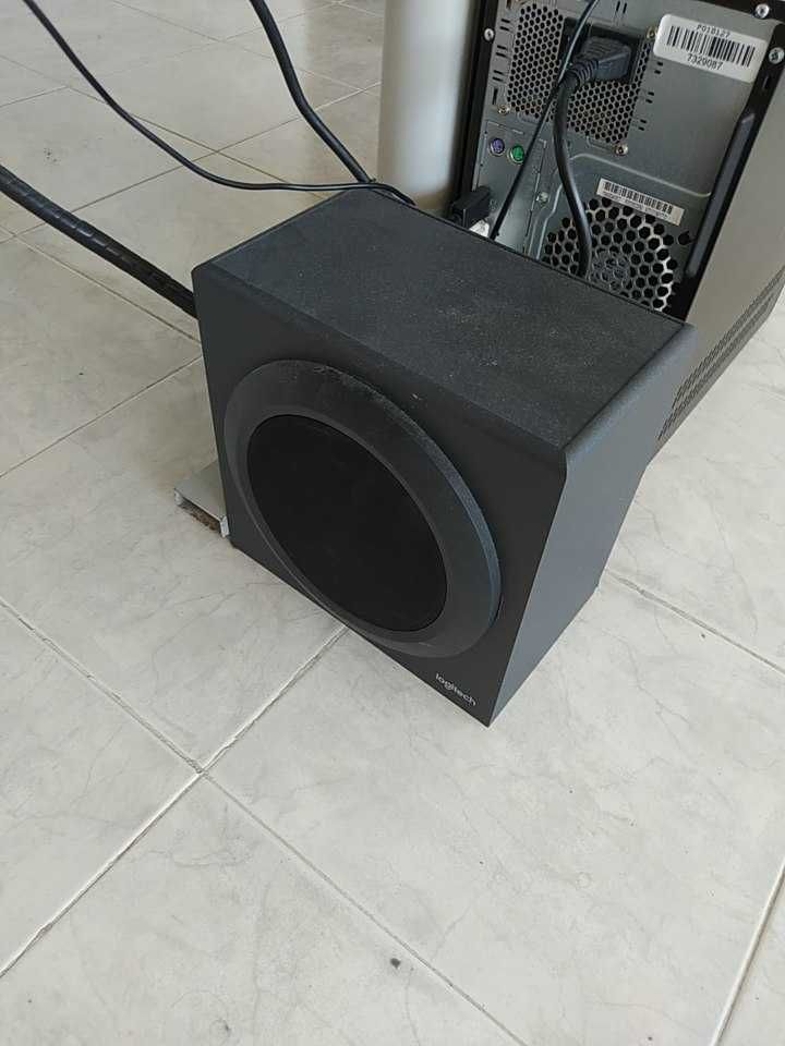 Logitech Speakers com subwoofer Z333 2.1 80W em excelente estado
