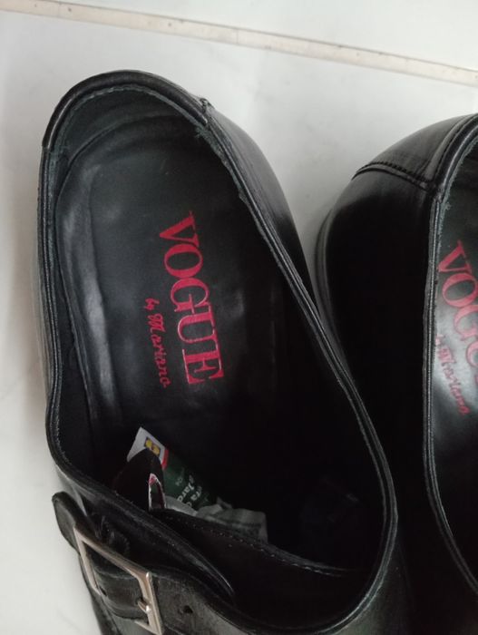 Sapatos em pele . impecáveis.43