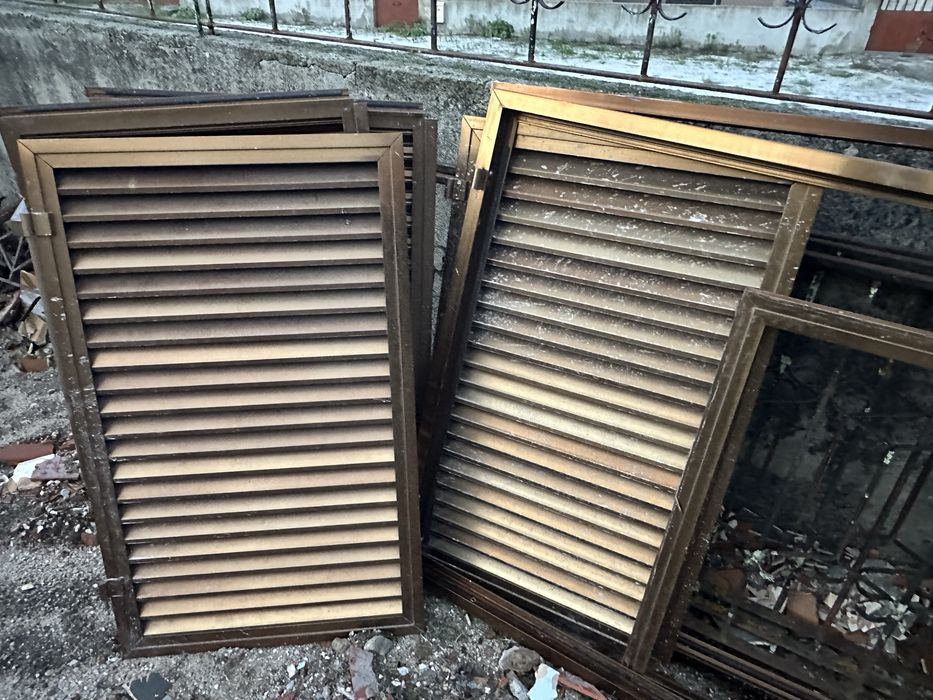 Vendo 2 janelas completas