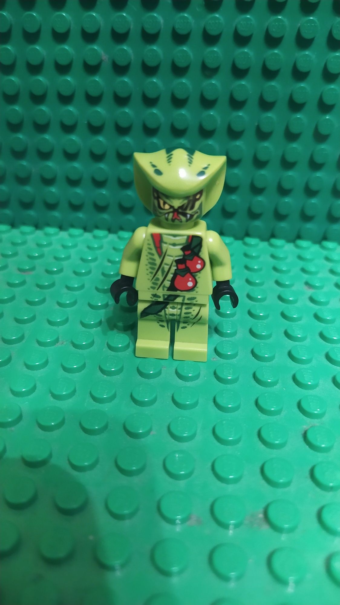 LEGO NINJAGO minifigurka LASHA njo051