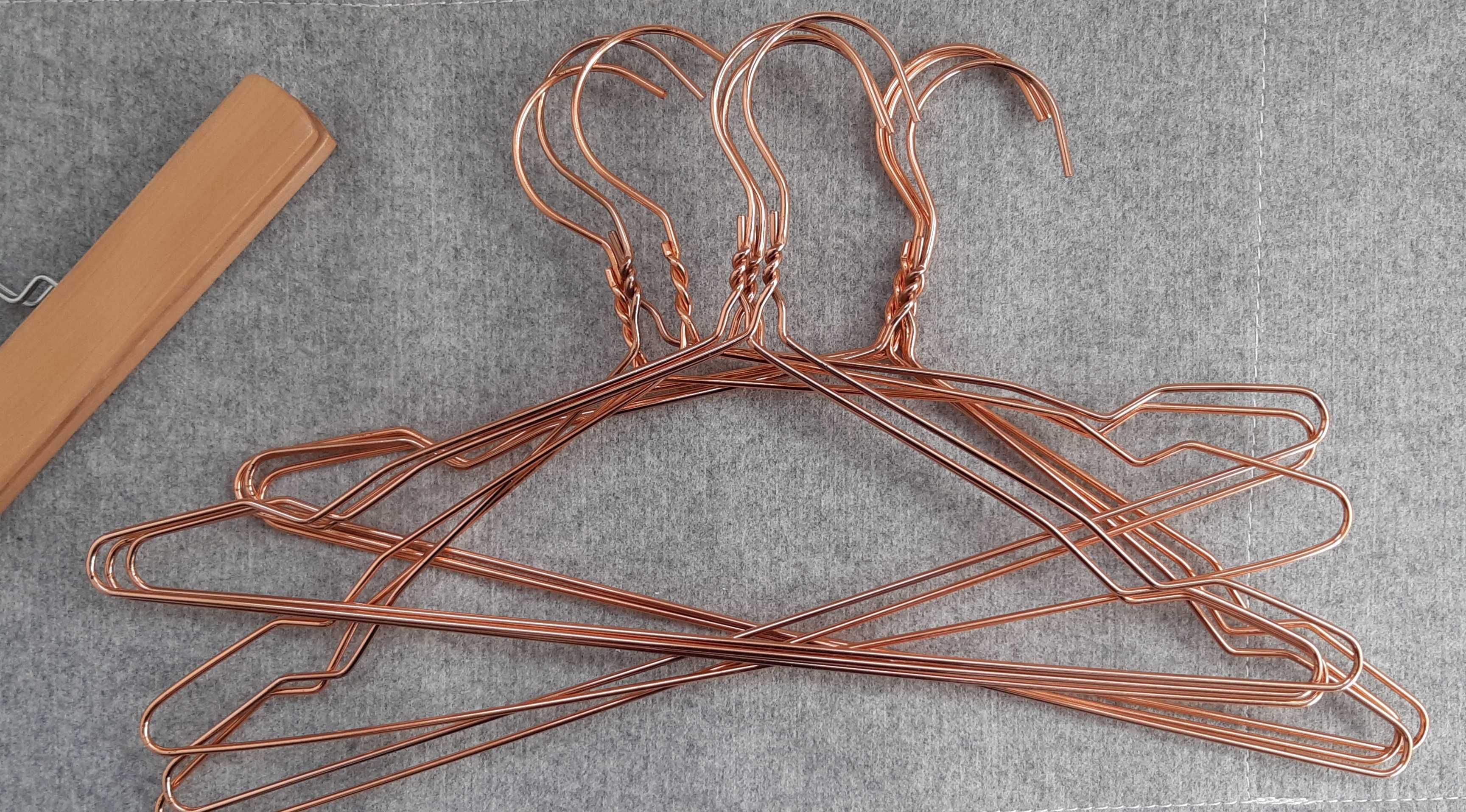 Conjunto de Cabides Dourados+Mola