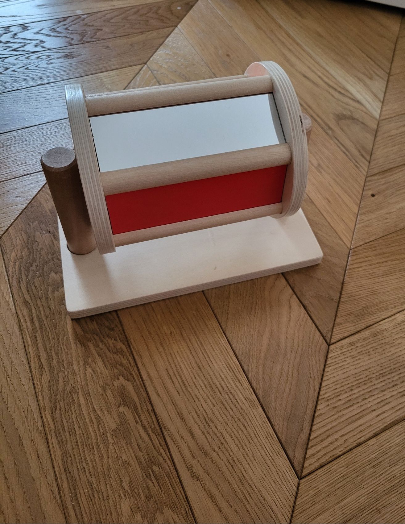 Drewniany bębenek obrotowy, typu Montessori