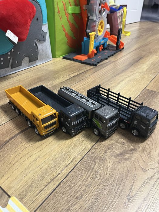 Металеві машинки модельки