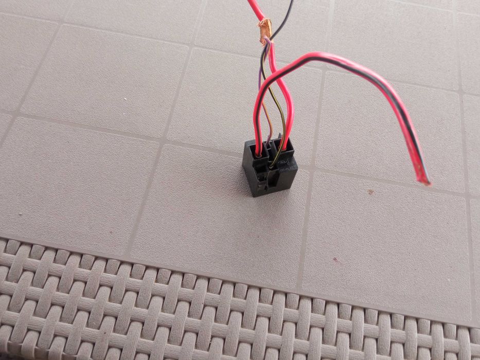 Роз’єм 96FG 14A481 HB реле свічок накала 93BG-14N089-C1B 12V 70A 4pin