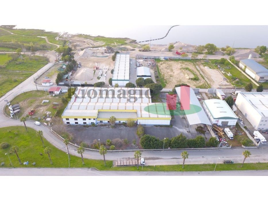 Armazém Industrial e Exposição na Chamusca***RIOMAGIC***