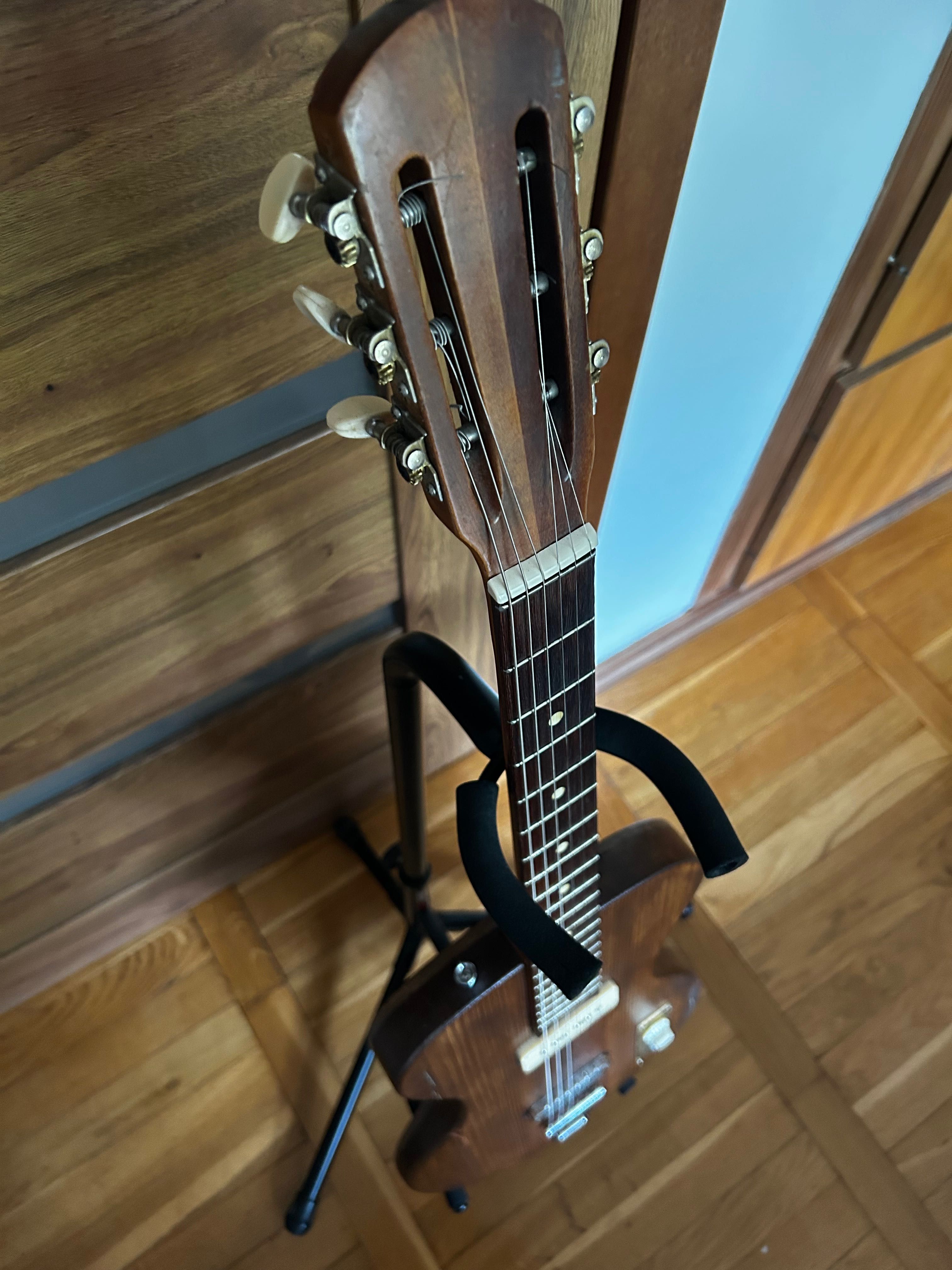Gitara Lutnicza / Lap Steel