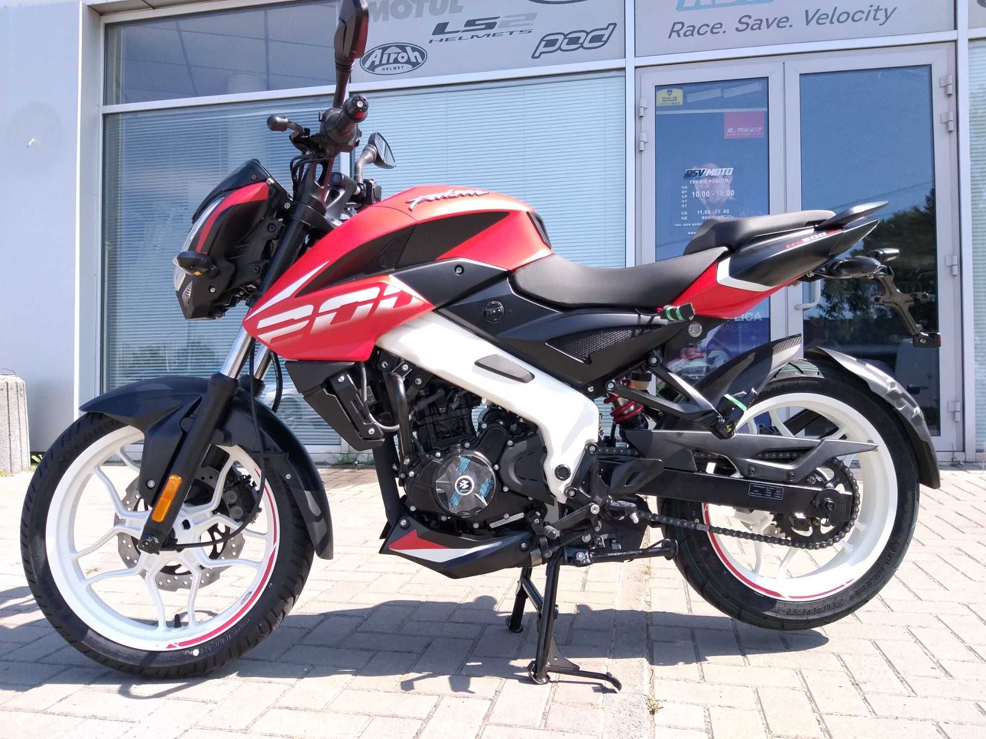 Bajaj Pulsar NS 200 червоний