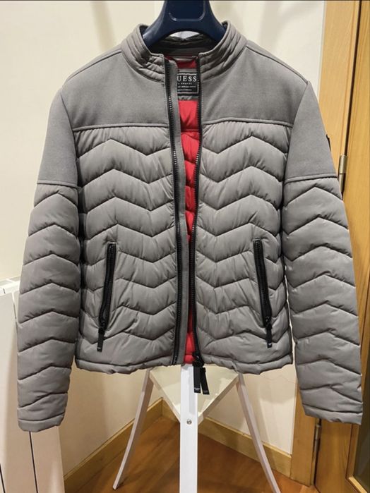 Blusão Guess Alcochoado e relente à àgua tamanho S