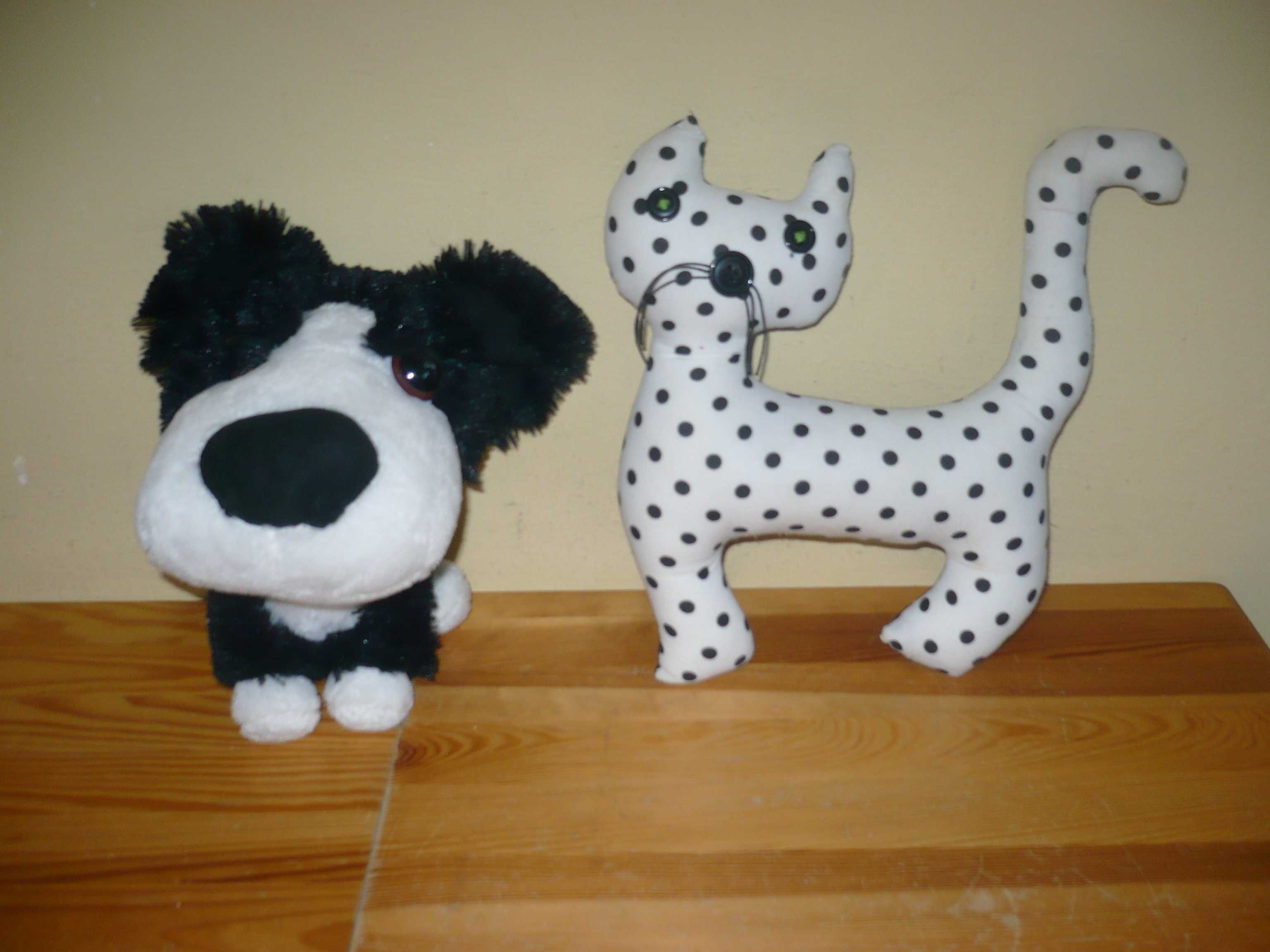 2 duże maskotki kontrastowe biało-czarne kot i pies, od 1 m-ca życia