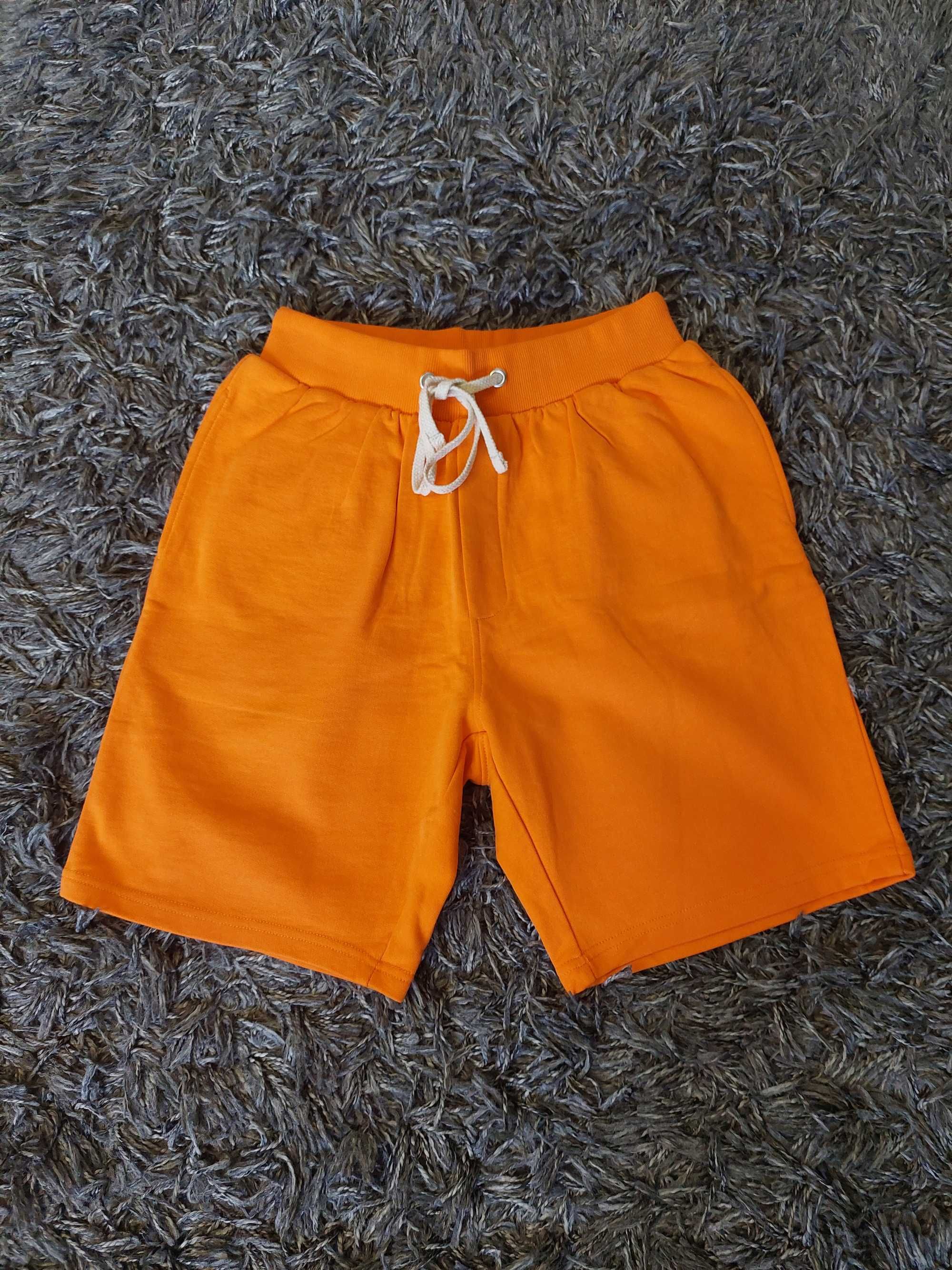 Pomarańczowe krótkie spodnie dla przebojowych