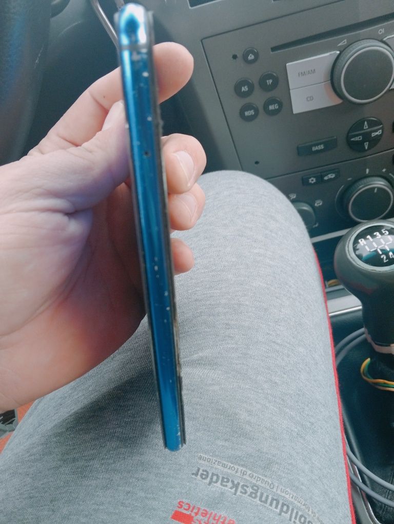 Продам телефон HUAWEI p-smart +