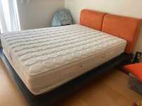 Cama de casal moderna