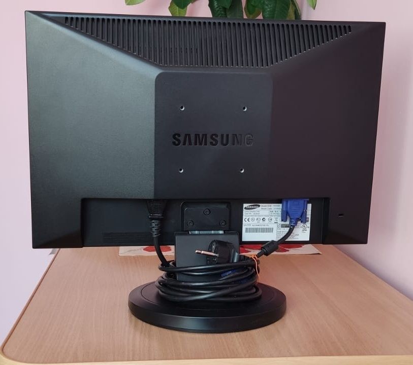Monitor Samsung 19 cali