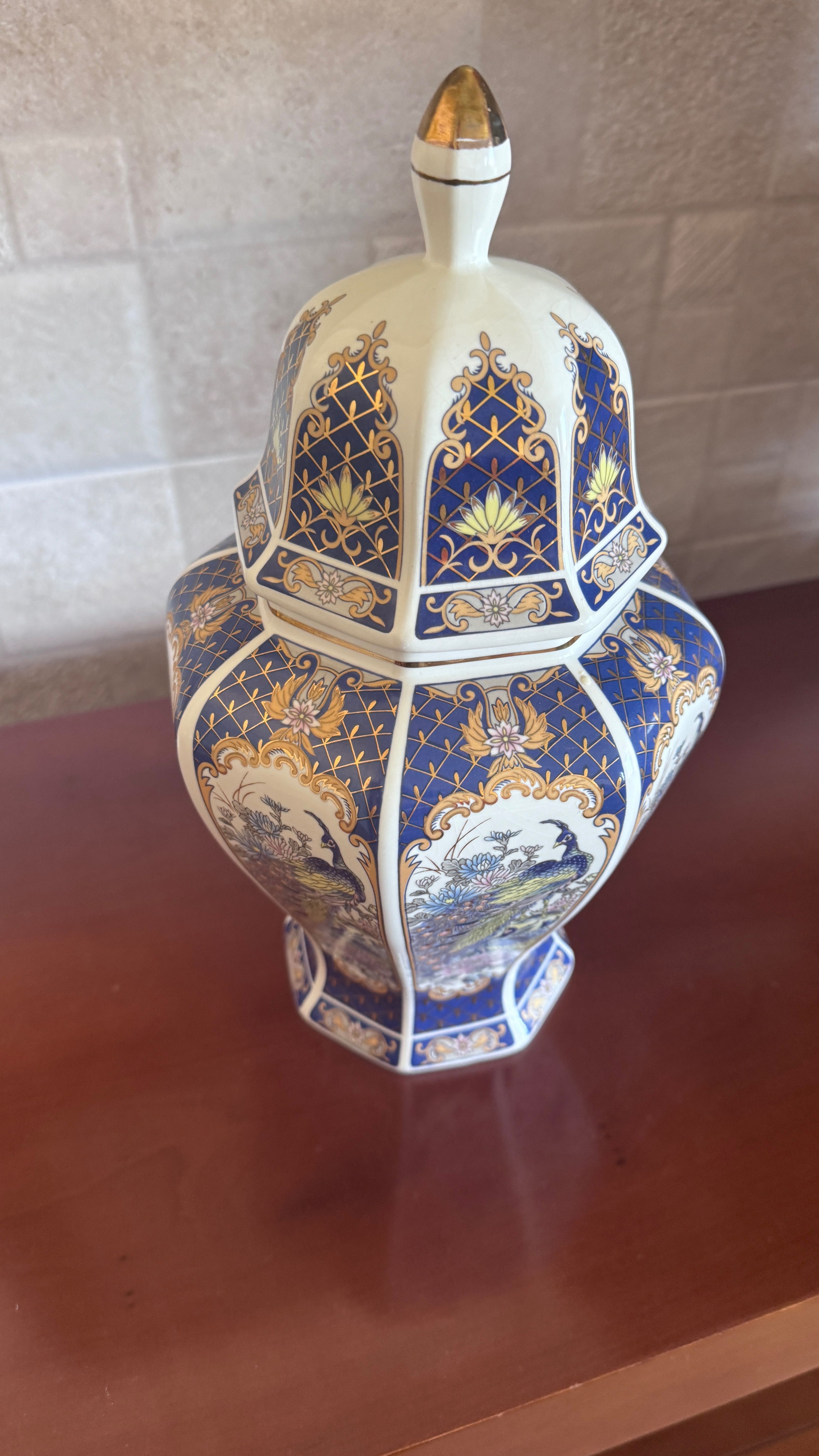 Lindo pote azul e dourado com 32 cms de altura