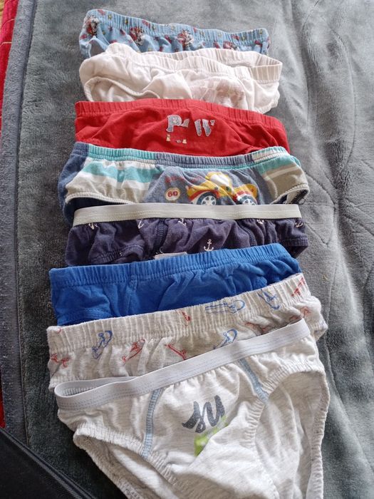 Oddam bokserki i slipki dla chłopca w rozmiarze 122/128