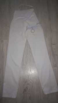 Białe spodnie ciążowe