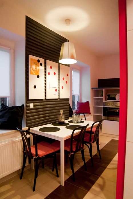 Bardzo funkcjonalny pokój, z oddzielną łazienką. W centrum Torunia.