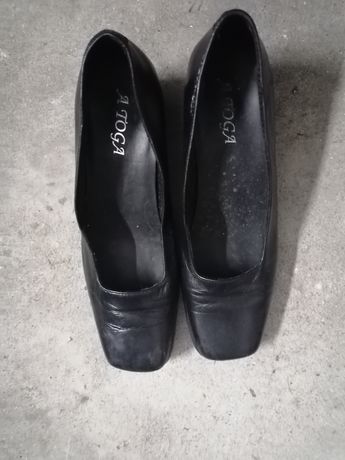 Sapatos pele pretos