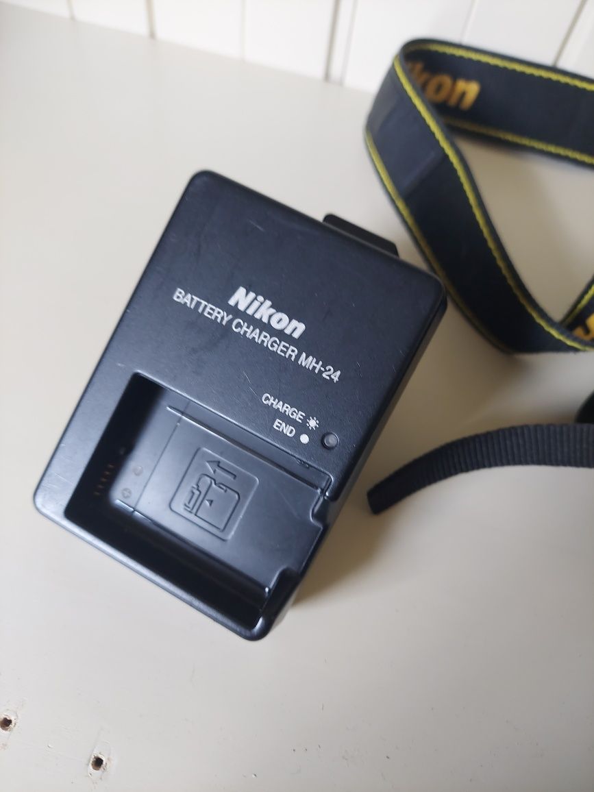 Nikon D5200 body + obiektyw 18-105