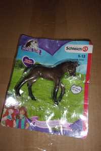 schleich 83043 źrebak figurka koń zapakowany Horse Club