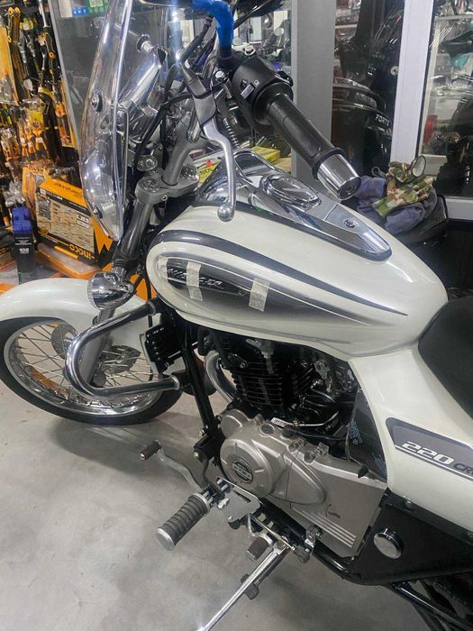 Bajaj Avenger strit cruiser 220 новий