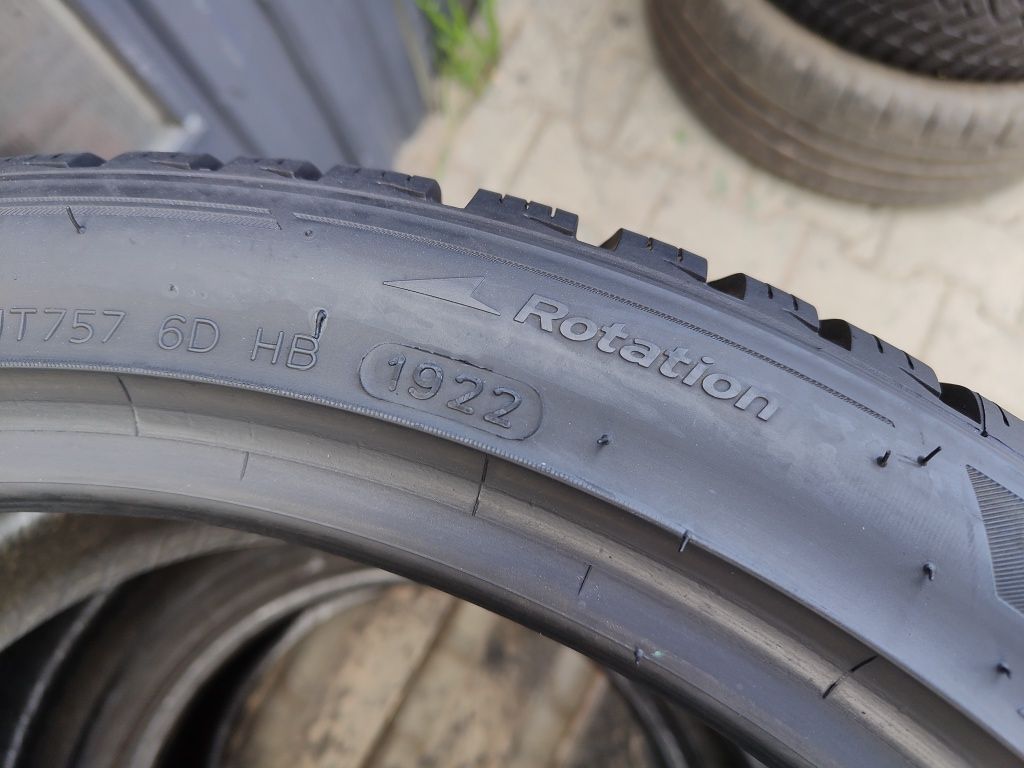 235/40/19 Hankook Winter Icept Evo 3