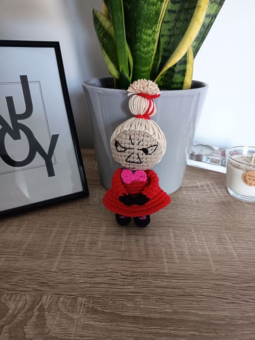 Mała Mi w wersji blond szydełkowy brelok zawieszka