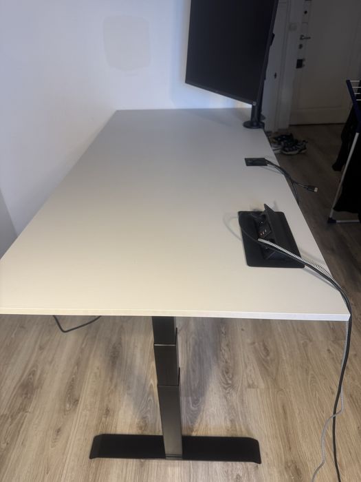 Biurko z elektryczna regulacją wysokości