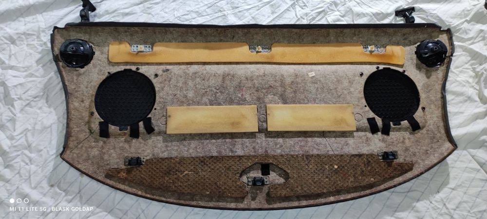 Tylnia Półka Ze Światłem STOP Pod Głosniki Audi A4 B5 Sedan  94-99