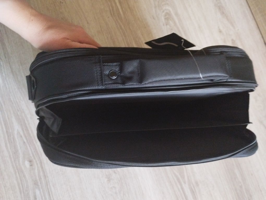 Oddam torbę na laptopa