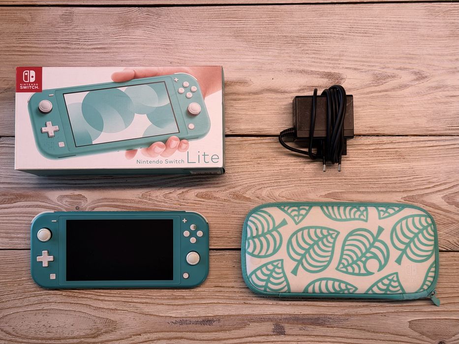 Nintendo Switch Lite + pokrowiec Animal Crossing + pudełko + ładowarka