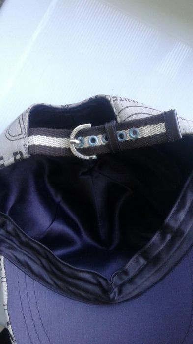 Chapeu  benetton usado uma vez