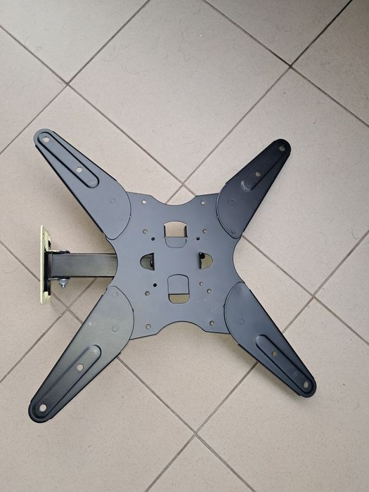 Uchwyt do telewizora na ściane