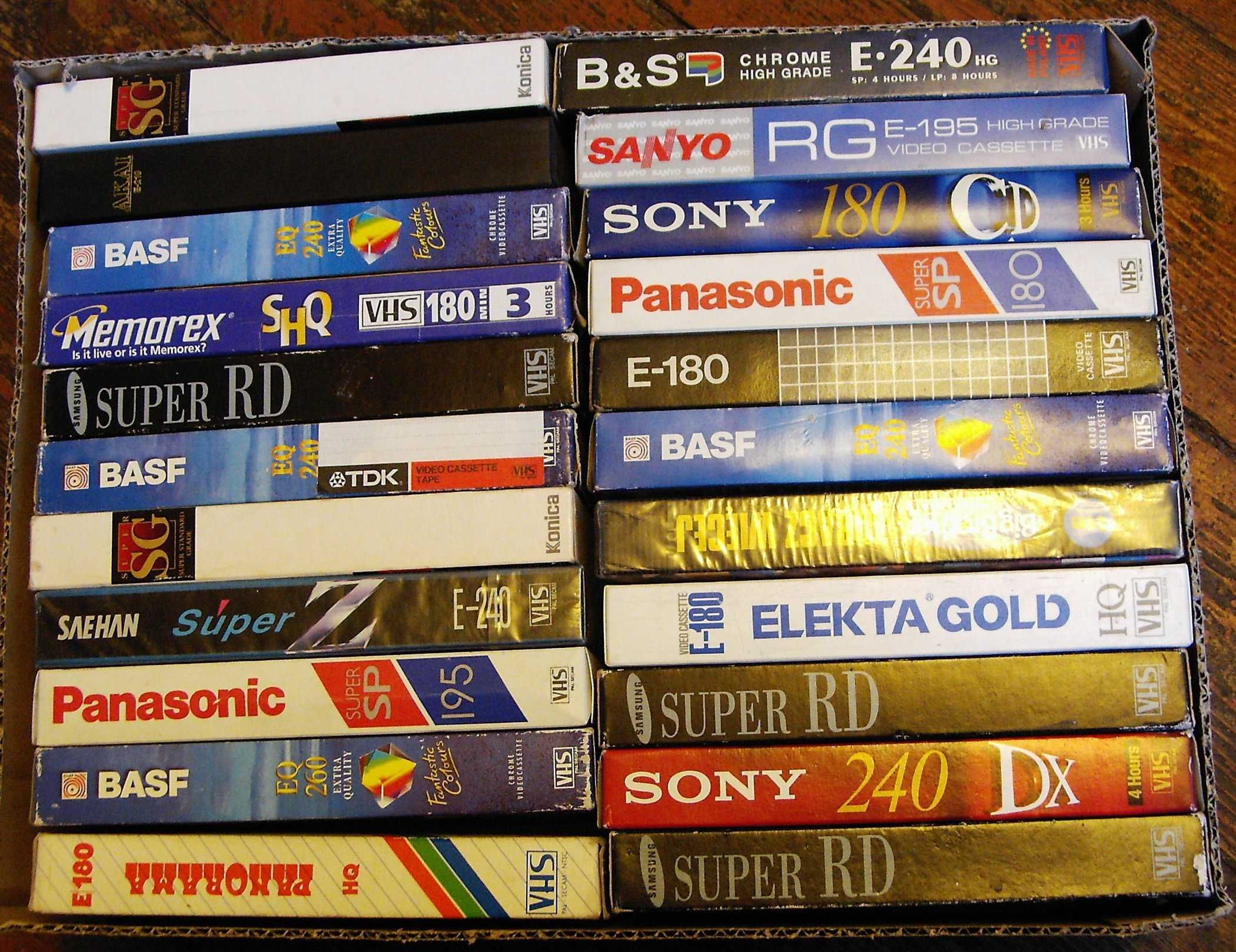 Kasety VHS nagrane (zestaw 22 szt.)