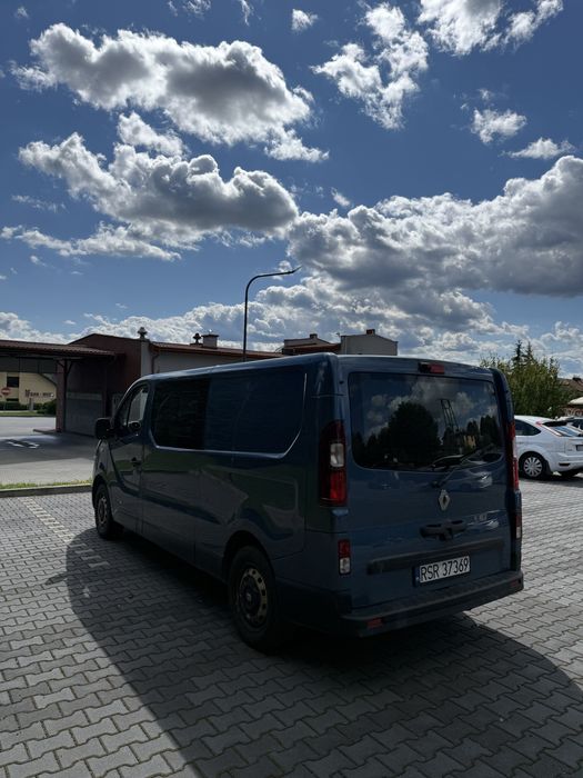 Wynajem busa dostawczego vivaro dlugi. Samochod dostawczy, transport