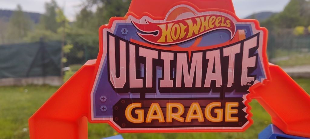 Ultimate garage hot wheels na cześći.