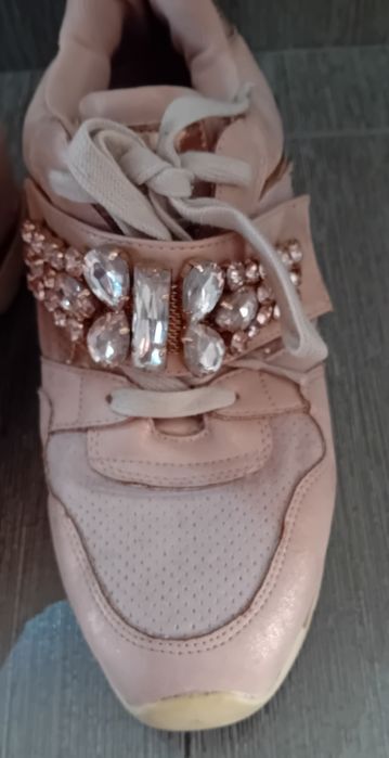 Vendo sapatilhas como novas.37.38.