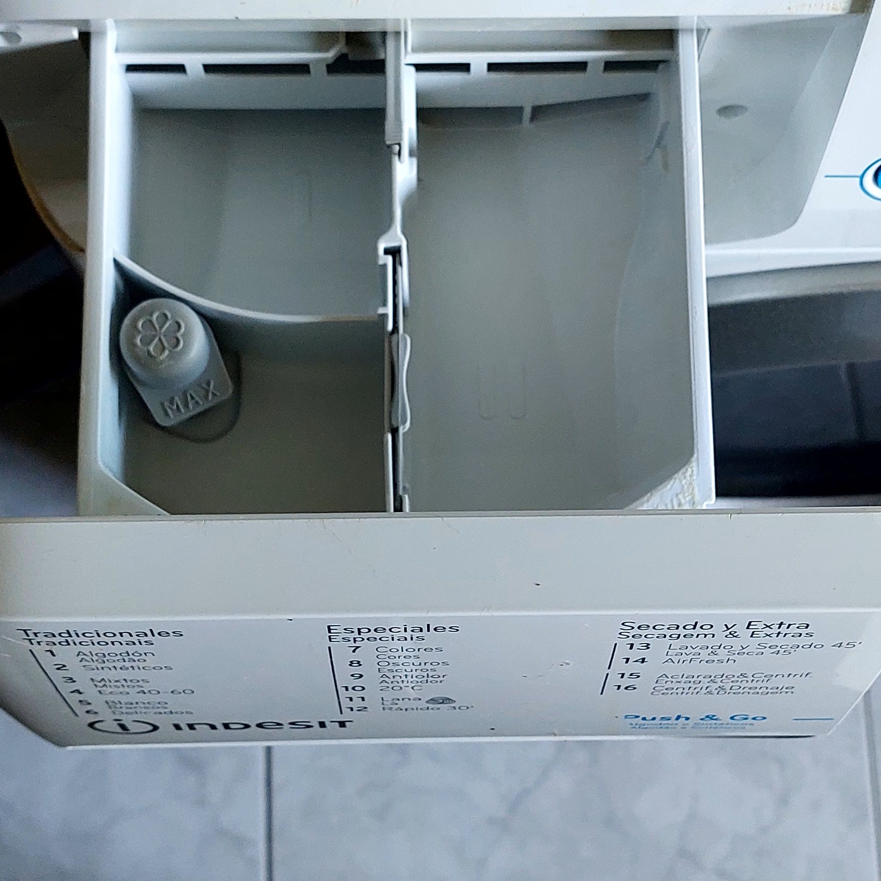 Indesit lavar e secar 9/6kg