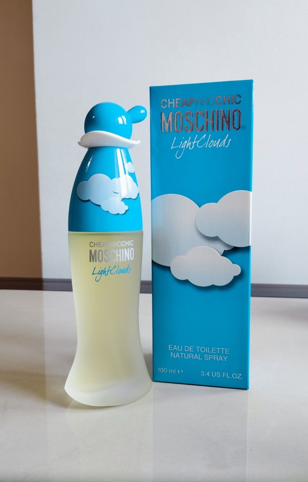 Парфуми духи Moschino Cheap and Chip light clouds