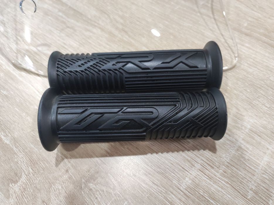 Para-brisas Original + Punhos Originais Benelli TRK 702 – Como Novos!