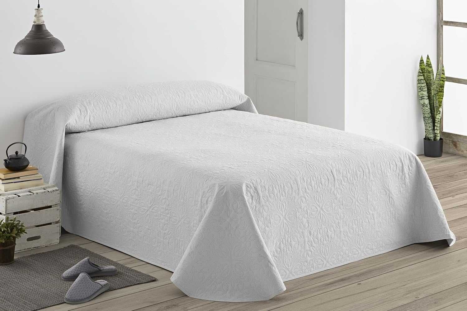 Easycosy – Pikowana narzuta na łóżko 240x270 cm, biały/jasnoniebieski