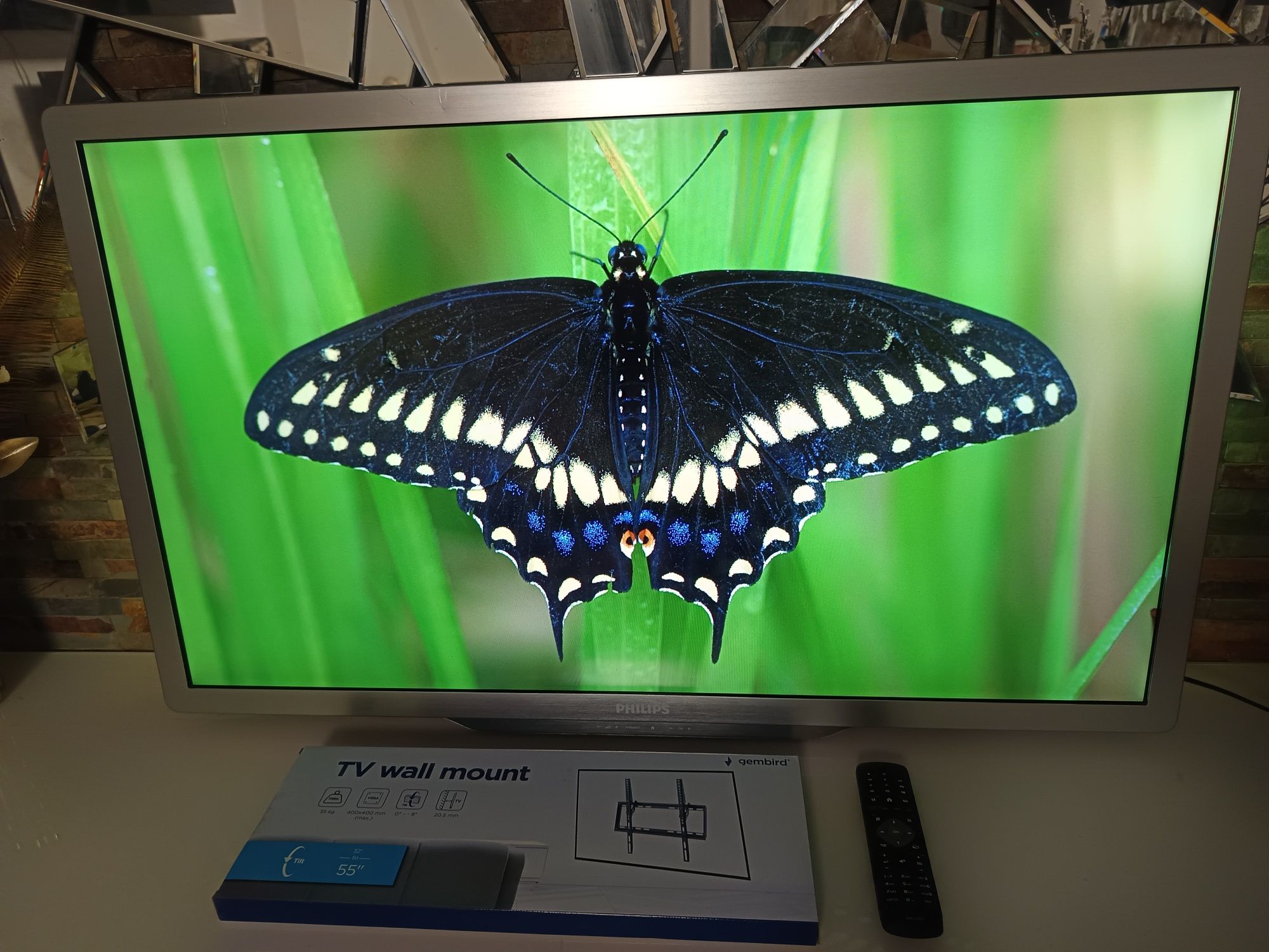 TV Philips 42" / Ambilight / Suporte parede