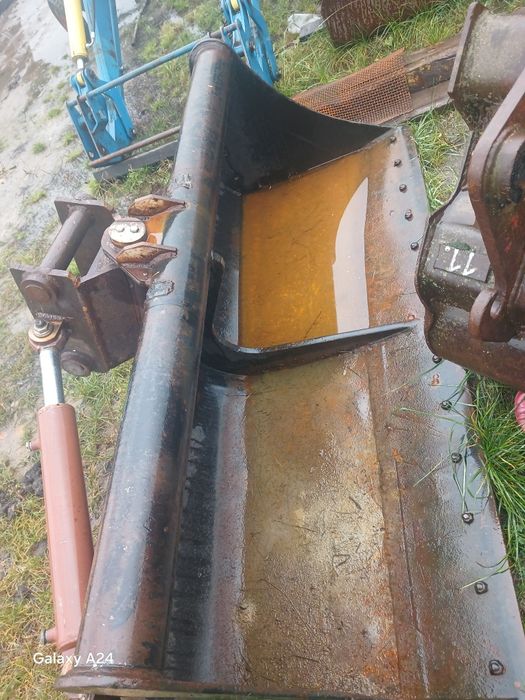 Продам ковш з нахилом  у 2 сторони 2х метровий