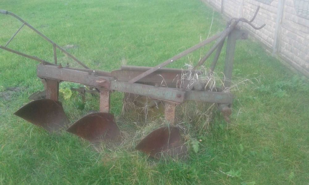 Stary pług 3-skibowy